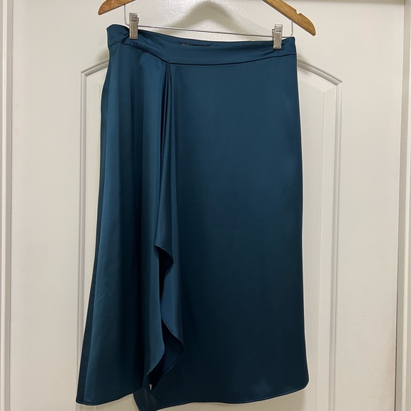NWT Zara Duck Green Satin Effect Asymmetrical Skirt - Picture 5 of 13